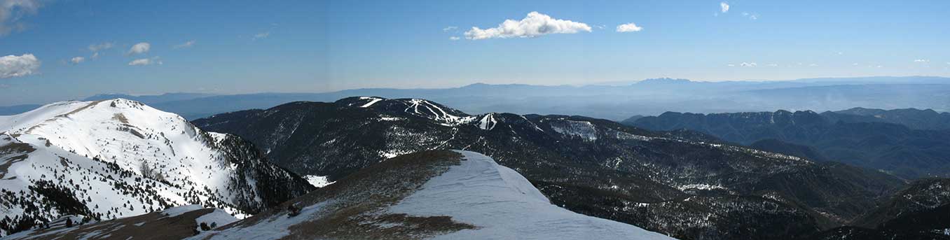 Panorámica este con los Rasos de Peguera en el centro