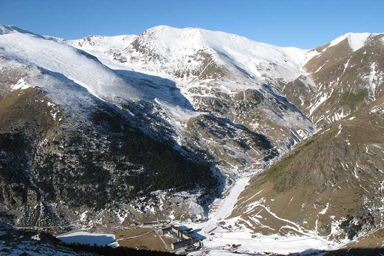 El santuario de Núria subiendo al albergue.