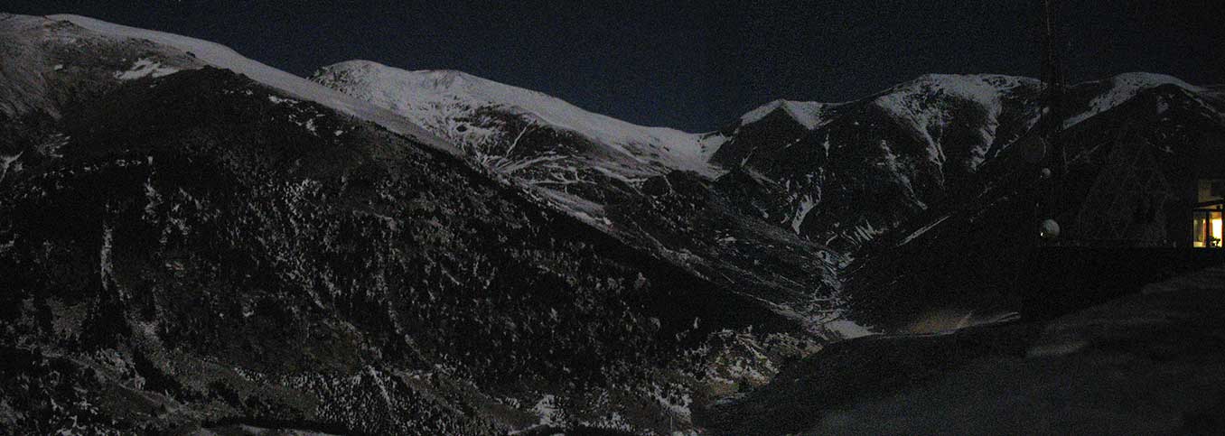 Panorámica nocturna de la Vall de Núria