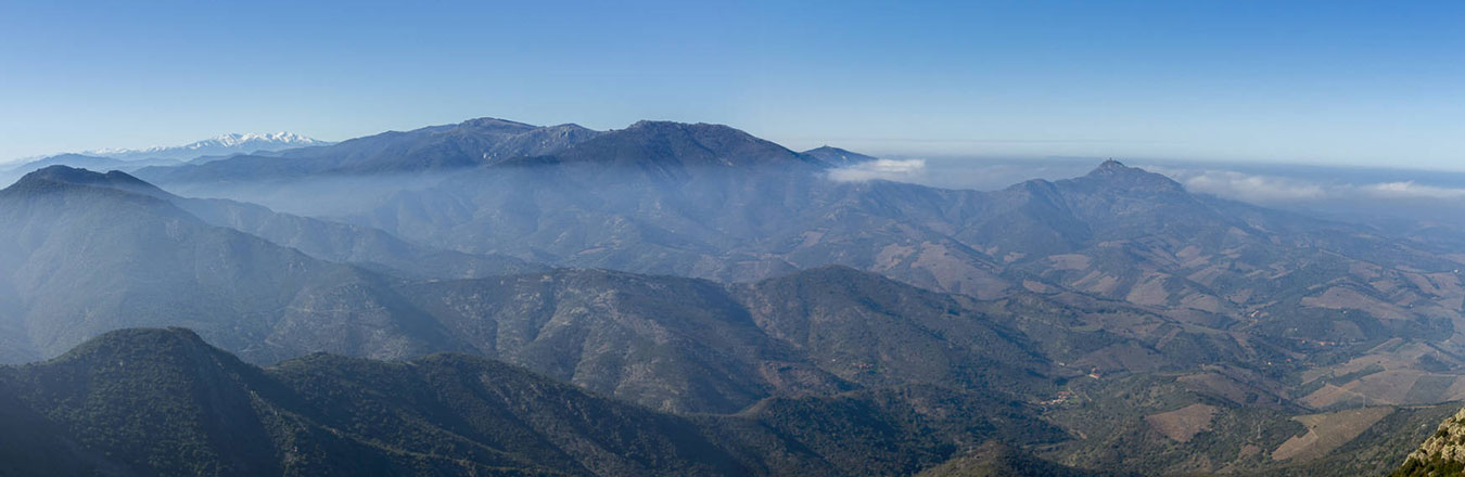 Panorámica con el Canigó a la izquierda